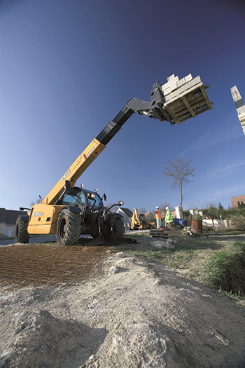 The TX140-45 telehandler ... maximum load of 4.5 tonnes.