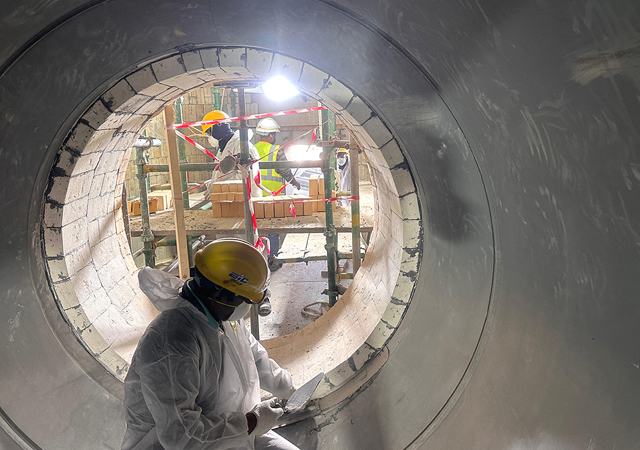 The tight space around and inside the furnaces and the high ambient temperatures required great skill from the brickwork fitters.